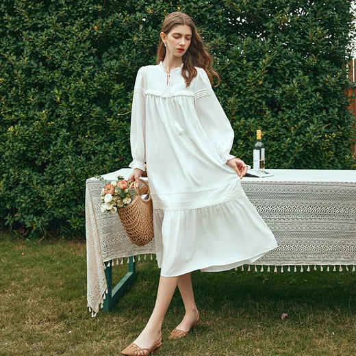 OLrain欧芮儿法式米白色连衣裙女早春2024新款气质刺绣蕾丝边长裙 商品图1