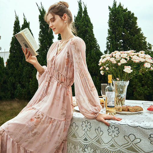 OLrain欧芮儿粉色连衣裙女秋冬2023年新款气质浪漫V领收腰雪纺裙 商品图1