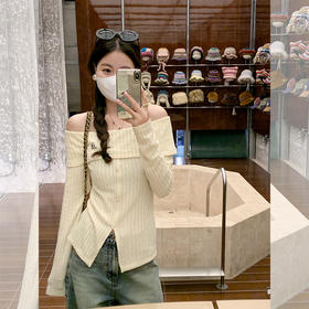 <曾小咸推荐> 【温柔小心机】一字肩露肩开叉T恤