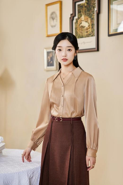 Le Malene 气质浅咖色翻领V领衬衫上衣 17330 商品图4