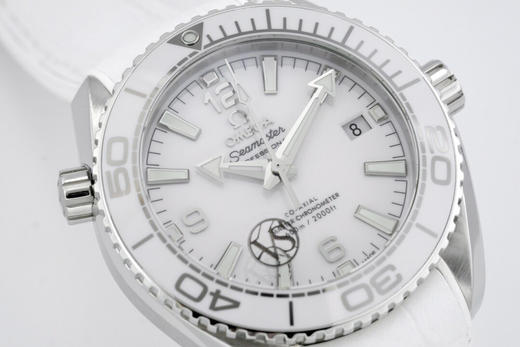 VS欧miga海马600系列女表215.33.40.20.04.001，#非黑即白#，39.5mm，自动机械机芯，橡胶表带，透底，女士腕表 商品图3