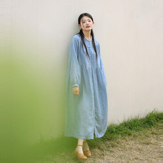 绽放051朵/雾蓝色亚麻磨毛成衣染色碎褶长袖文艺旅游穿搭连衣裙 商品图0