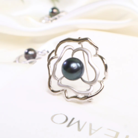 【雪中梅】大溪地黑珍珠胸针