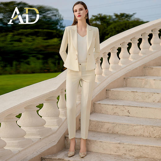AD大学生面试主持人播音艺考服装女米白色设计感西装浅色职业套装 商品图2