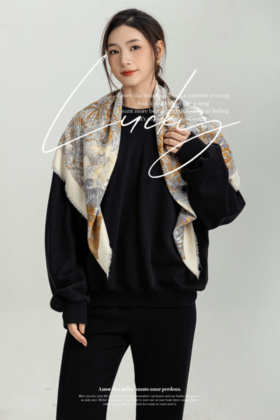 🌞【HLUOS复古丝绒大方巾披肩】🌈采用精仿水溶性羊毛的面料🌸，其面料手感非常的细腻，🔺款式简约舒适满足了更多搭配的可能性，💥