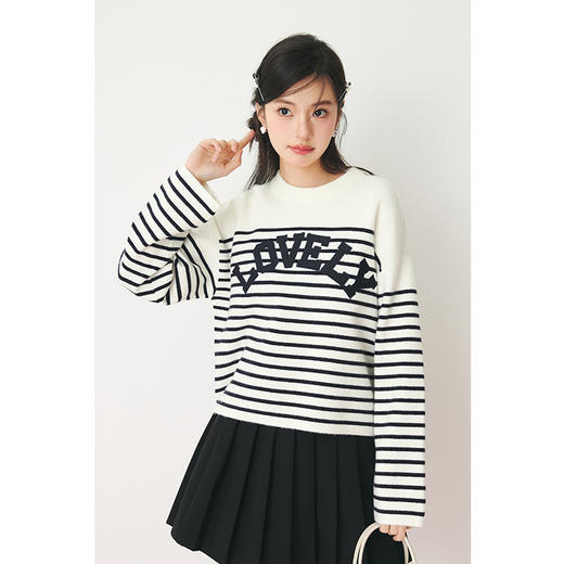 【严选】诗凡黎春学院风贴布绣字母图案基础短款圆领套头毛衣SF2330411 商品图0