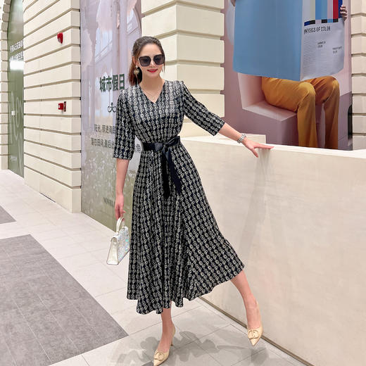 -凝脂色中袖连衣裙HJ1S29 商品图1