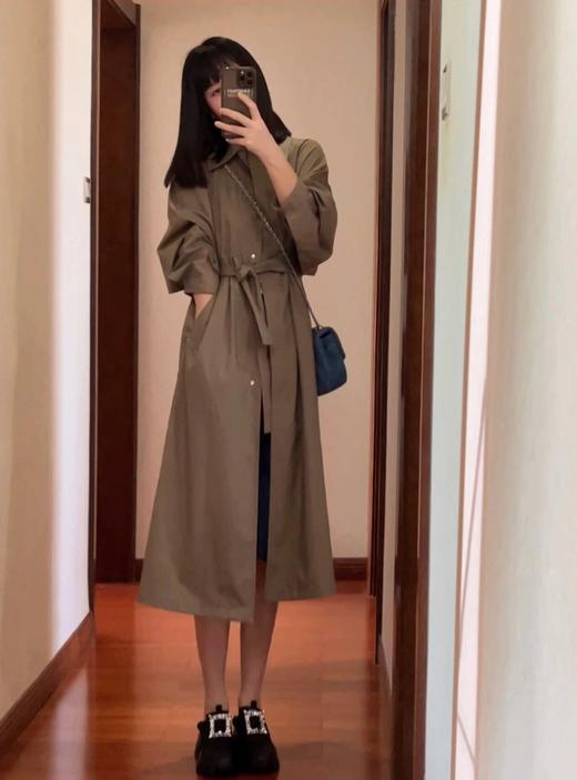 露珠系列廓形风衣 真丝羊毛密织工艺 廓形八字插肩袖 背部连片随性设计 自然感廓形 大翻领设计 商品图6