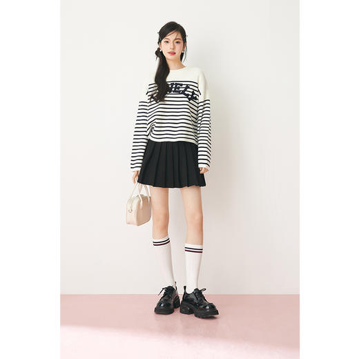 【严选】诗凡黎春学院风贴布绣字母图案基础短款圆领套头毛衣SF2330411 商品图1