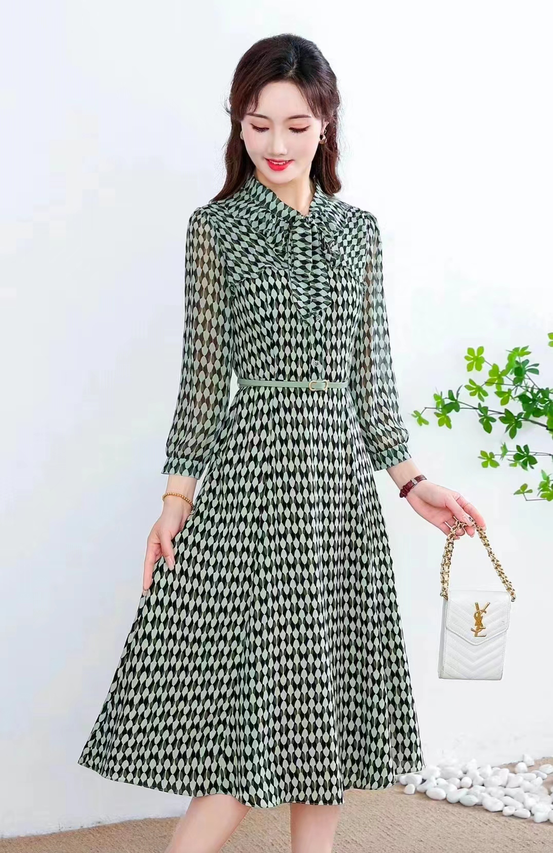 A7020       法式优雅气质印花收腰显瘦中长款连衣裙（特价不退换）