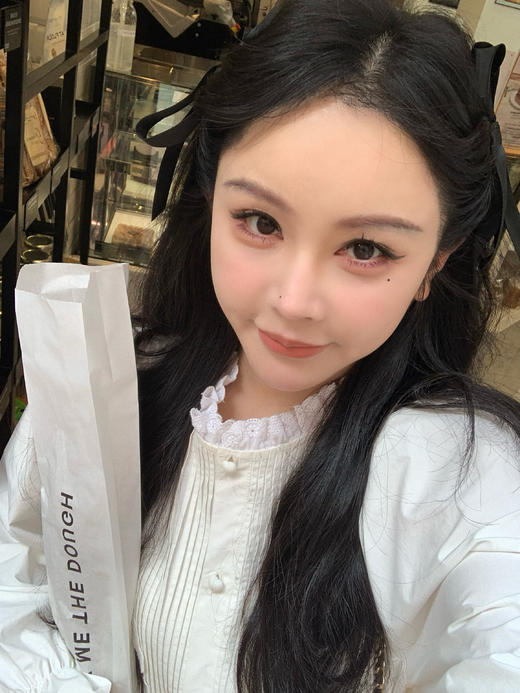 Read Nameless /进口机绣花白色花边衬衫+深灰韩国蛋糕裙裤 商品图10