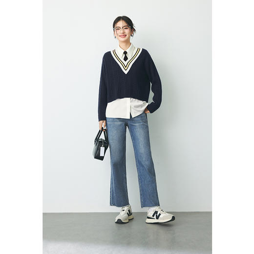 【严选】诗凡黎春大v领学院风撞色领边宽松直筒针织衫SF2330181 商品图1