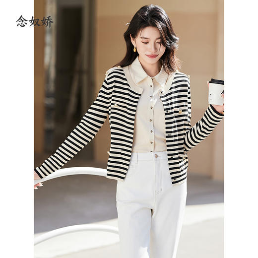 【商场同款】CNR4284 经典条纹开衫在春日很有活力，线条带来的文艺感让搭配更减龄 黏胶锦纶的质感耐磨擦 实穿好打理 商品图5