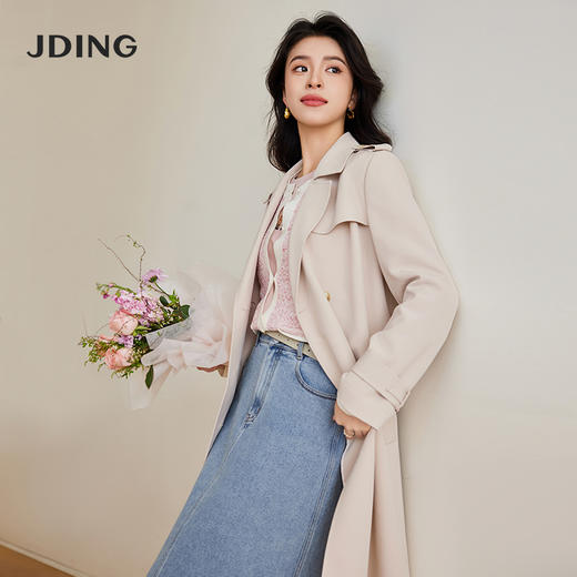 【商场同款】CJGJ212 柔和米粉色中长款风衣外套 淡淡米粉色让整体面料更显细腻，柔和的色泽和微微弹力穿着舒适有型 商品图7