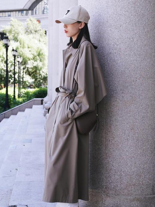 露珠系列廓形风衣 真丝羊毛密织工艺 廓形八字插肩袖 背部连片随性设计 自然感廓形 大翻领设计 商品图3