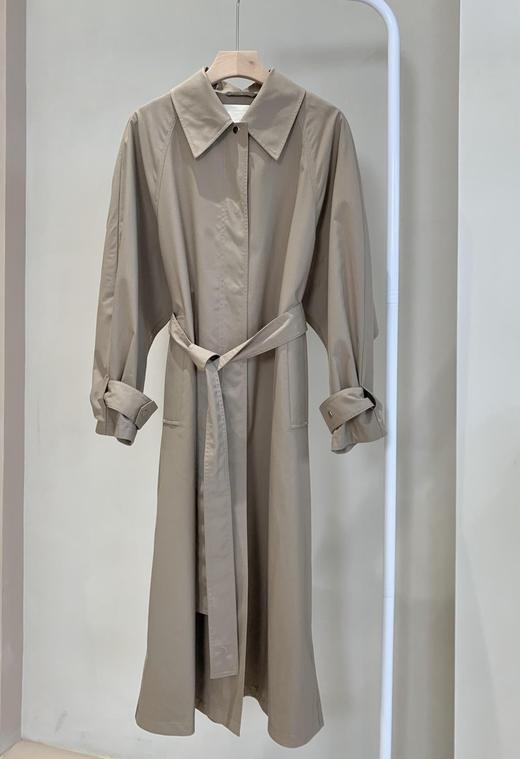 露珠系列廓形风衣 真丝羊毛密织工艺 廓形八字插肩袖 背部连片随性设计 自然感廓形 大翻领设计 商品图7