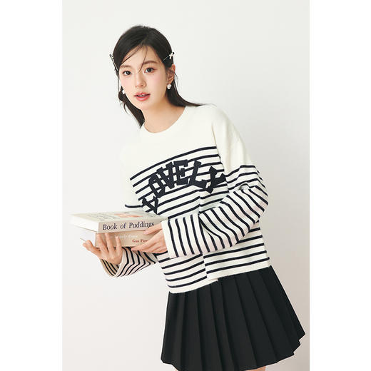 【严选】诗凡黎春学院风贴布绣字母图案基础短款圆领套头毛衣SF2330411 商品图2