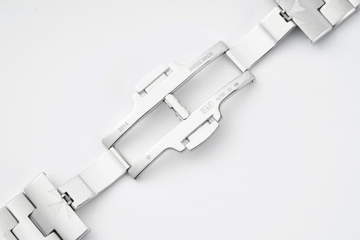 ZF 2023新年新款 江诗丹顿OVERSEAS 2000V/120G-B122超薄系列手表 腕表采用直径40毫米的表壳，搭载自动上链机械机芯——9015机芯改 1120 QP/1超薄机芯 商品图8