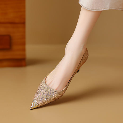 【预售5天】优雅百搭，爆款轻奢高定防撞铁头单鞋DB&M5810 商品图6