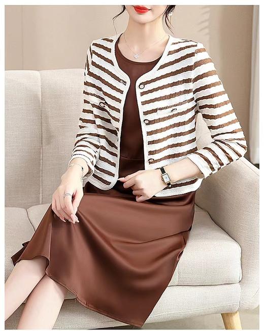 A7129      洋气条纹气质修身显瘦长袖上衣+连衣裙两件套套裙（特价不退换） 商品图2