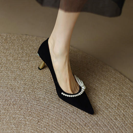 【预售5天】法式高跟鞋，小众设计新款尖头细跟串珠优雅气质细跟单鞋女HCYYHD&A2815 商品图0