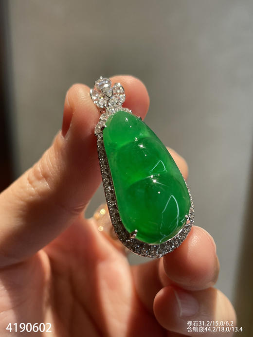 高冰艳绿福豆吊坠【4190602】具体价格微信咨询 商品图2