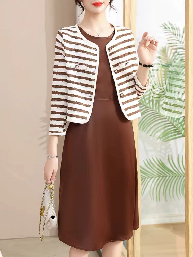 A7129      洋气条纹气质修身显瘦长袖上衣+连衣裙两件套套裙（特价不退换）