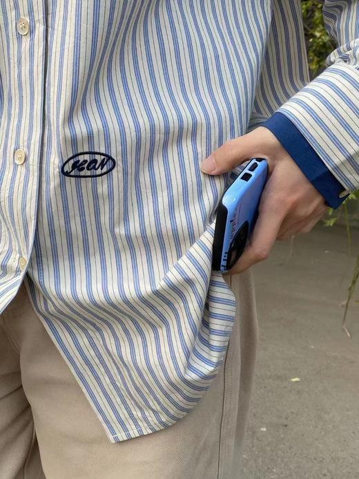 老米优品/3-5天发。韩代同款《高密条纹拼接刺绣设计款纯棉衬衫》宽松廓形，洒脱复古男友风。假两件撞色袖口~~ CY240221B 商品图5