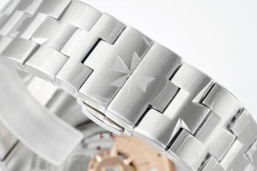 ZF 2023新年新款 江诗丹顿OVERSEAS 2000V/120G-B122超薄系列手表 腕表采用直径40毫米的表壳，搭载自动上链机械机芯——9015机芯改 1120 QP/1超薄机芯 商品图7