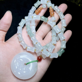 天山翠雕花平安扣项链