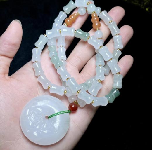 天山翠雕花平安扣项链 商品图0