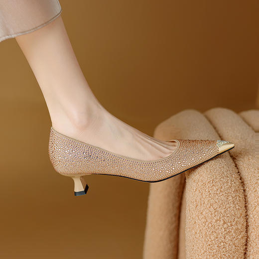 【预售5天】优雅百搭，爆款轻奢高定防撞铁头单鞋DB&M5810 商品图1