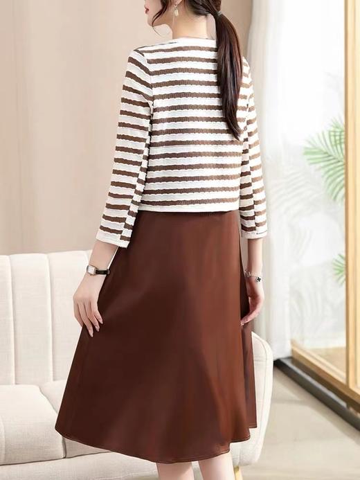 A7129      洋气条纹气质修身显瘦长袖上衣+连衣裙两件套套裙（特价不退换） 商品图3
