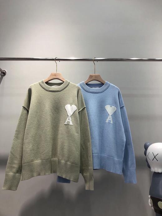 点此购买 AMI*艾米爱心男女经典款提花大爱心圆领毛衣 LL 280226 商品图0