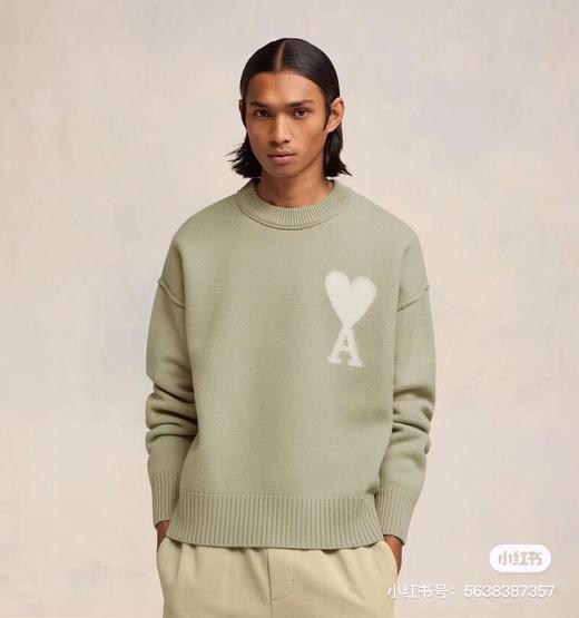 点此购买 AMI*艾米爱心男女经典款提花大爱心圆领毛衣 LL 280226 商品图3