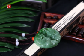 和田碧玉【龙凤牌】吊坠一对 配精美编制挂绳