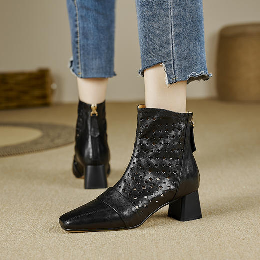 【预售5天】春夏新款，羊皮镂空后拉链粗跟短靴CZ-876 商品图0