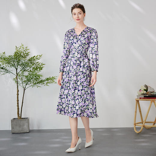 EITIE爱特爱法式优雅气质V领收腰紫色印花a字连衣裙春季新款A2407313 商品图1