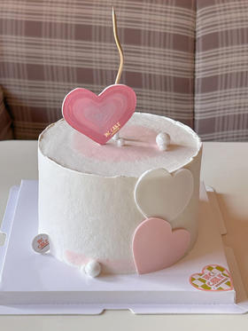 粉色爱心装饰蛋糕（图片蜡烛非默认提供需要自己选）