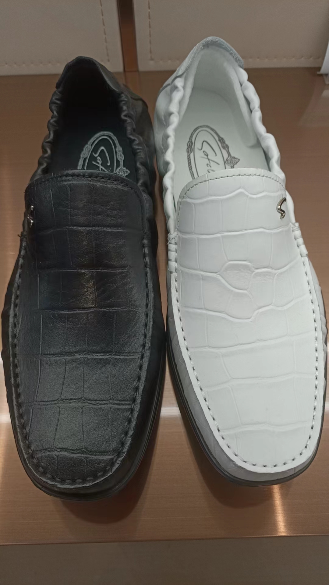 沙驰男鞋货号:12V3B4683 ，货号：12V3B4685