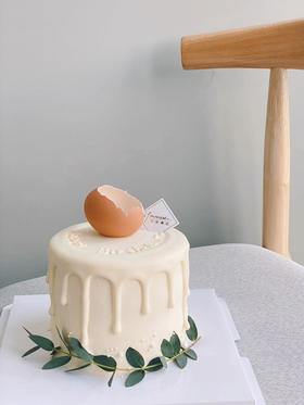 「女孩」破壳庆祝蛋糕