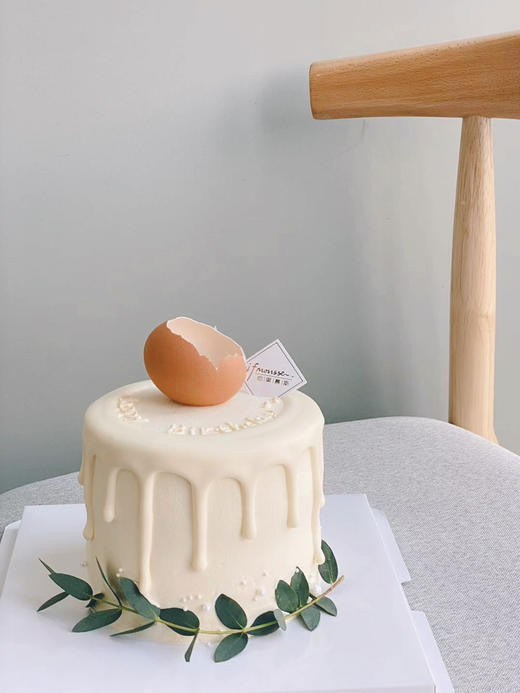 「女孩」破壳庆祝蛋糕 商品图0