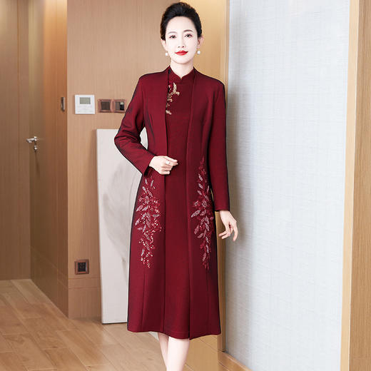 2024年春季修身旗袍妈妈装立领中长款重工钉珠连衣裙两件套LC-2429 商品图2