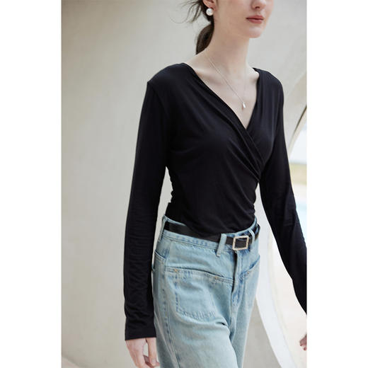 HeyDress长袖T恤女春季修身黑色内搭打底衫交叉V领设计感别致上衣 商品图0