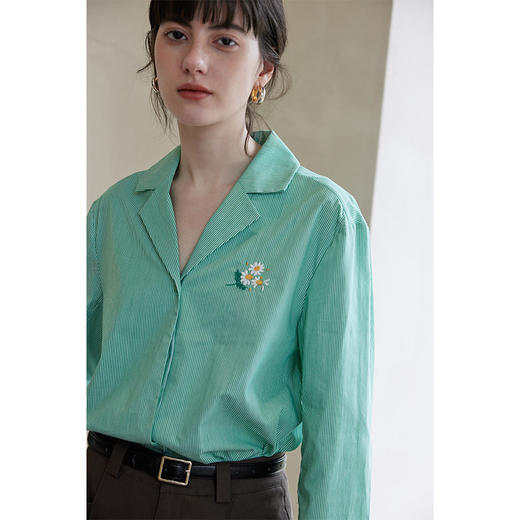 【周四精选福利】HeyDress条纹刺绣衬衣女法式复古V领小雏菊设计衬衣别致上衣 商品图0