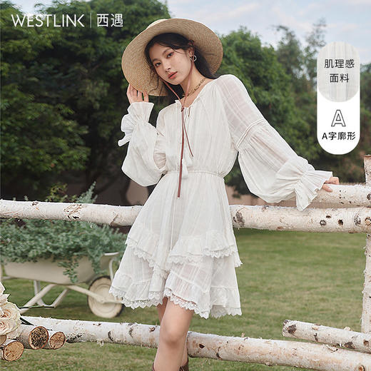 西遇收腰灯笼袖A摆连衣裙女新款显高氛围感蕾丝拼接裙子D0740432 商品图0