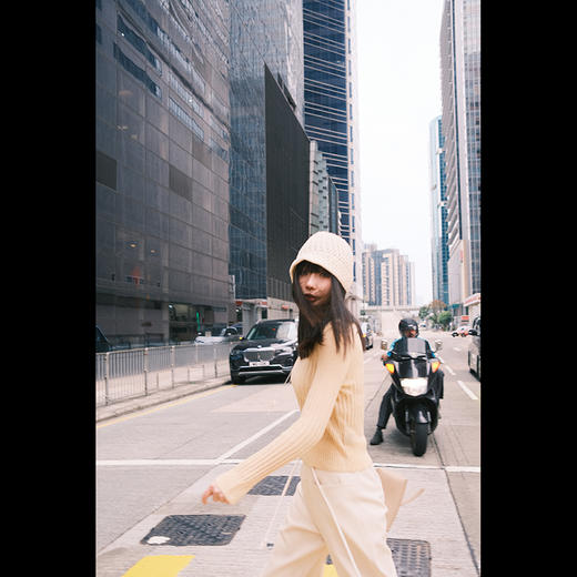 UMILAB【焦糖】优质长绒棉纱线竖坑条显瘦百搭圆领针织衫BM775H 商品图1