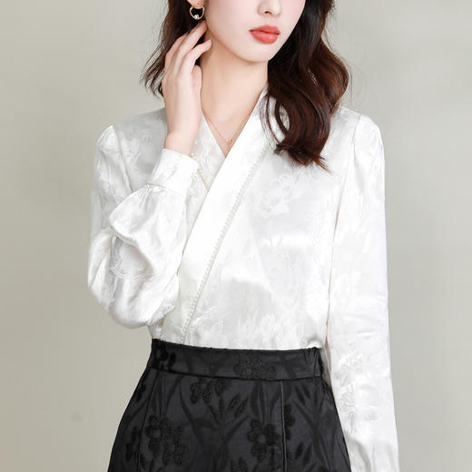 新中式上衣，女白色交领提花珍珠带小衫春秋国风改良汉服衬衫KQL-B43N1837 商品图2