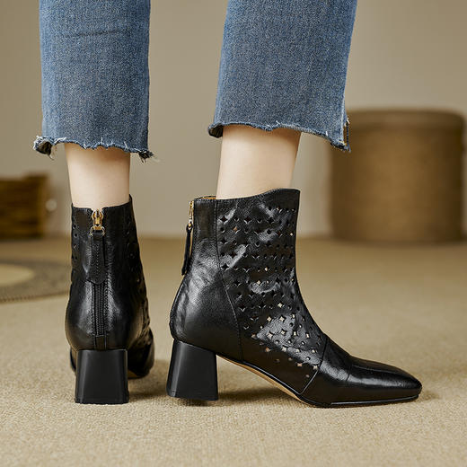 【预售5天】春夏新款，羊皮镂空后拉链粗跟短靴CZ-876 商品图1