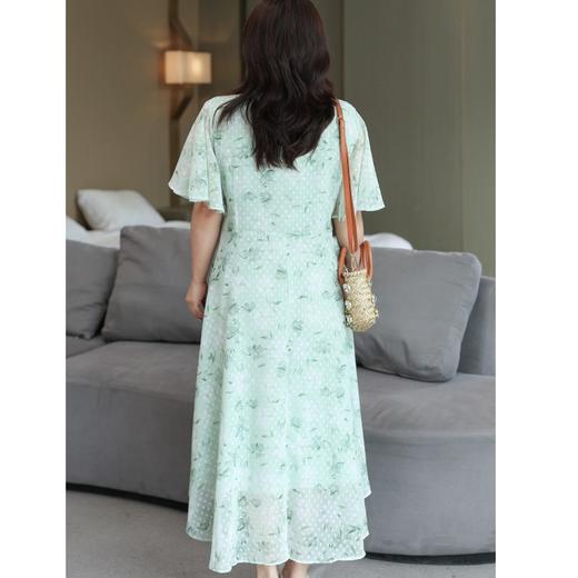 特大码女装连衣裙300斤胖妹妹甜美减龄V领中长款碎花大摆 商品图3